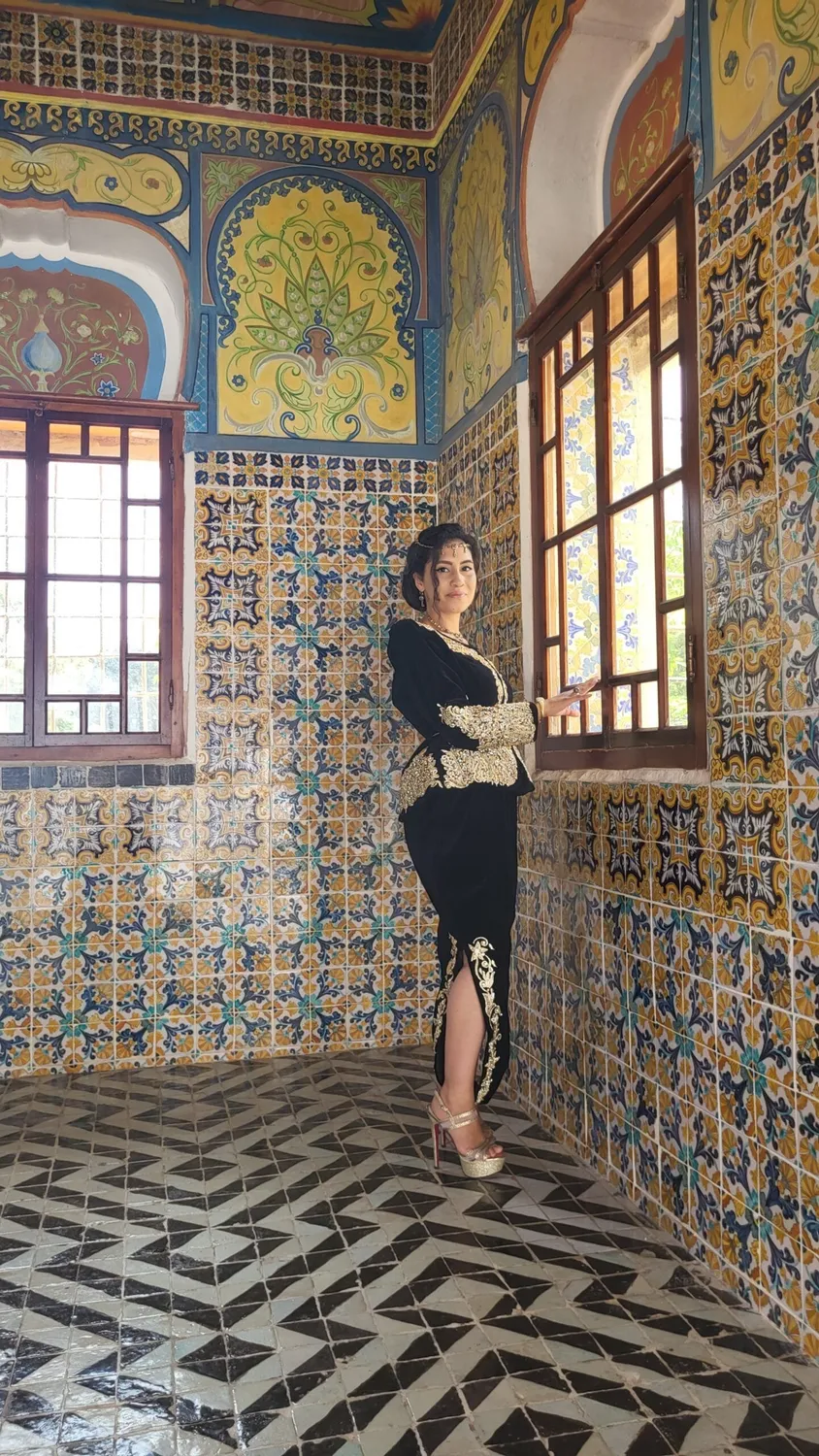 Célèbr'Orient Dalila karakou noir brodé fil d'or
