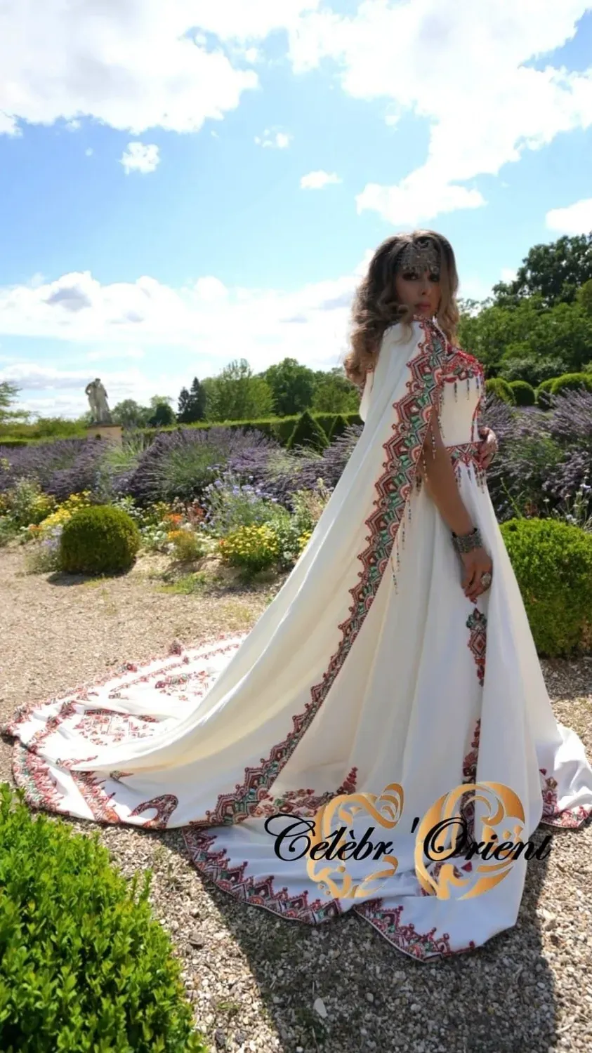 Célèbr'Orient Thanina tenue traditionnelle en location