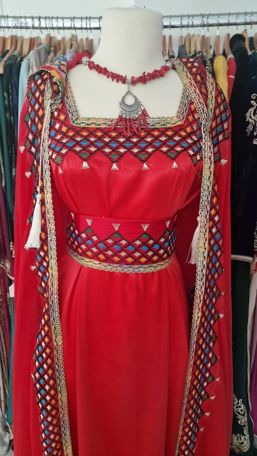 Célèbr'Orient Noura robe berbère satin burnous