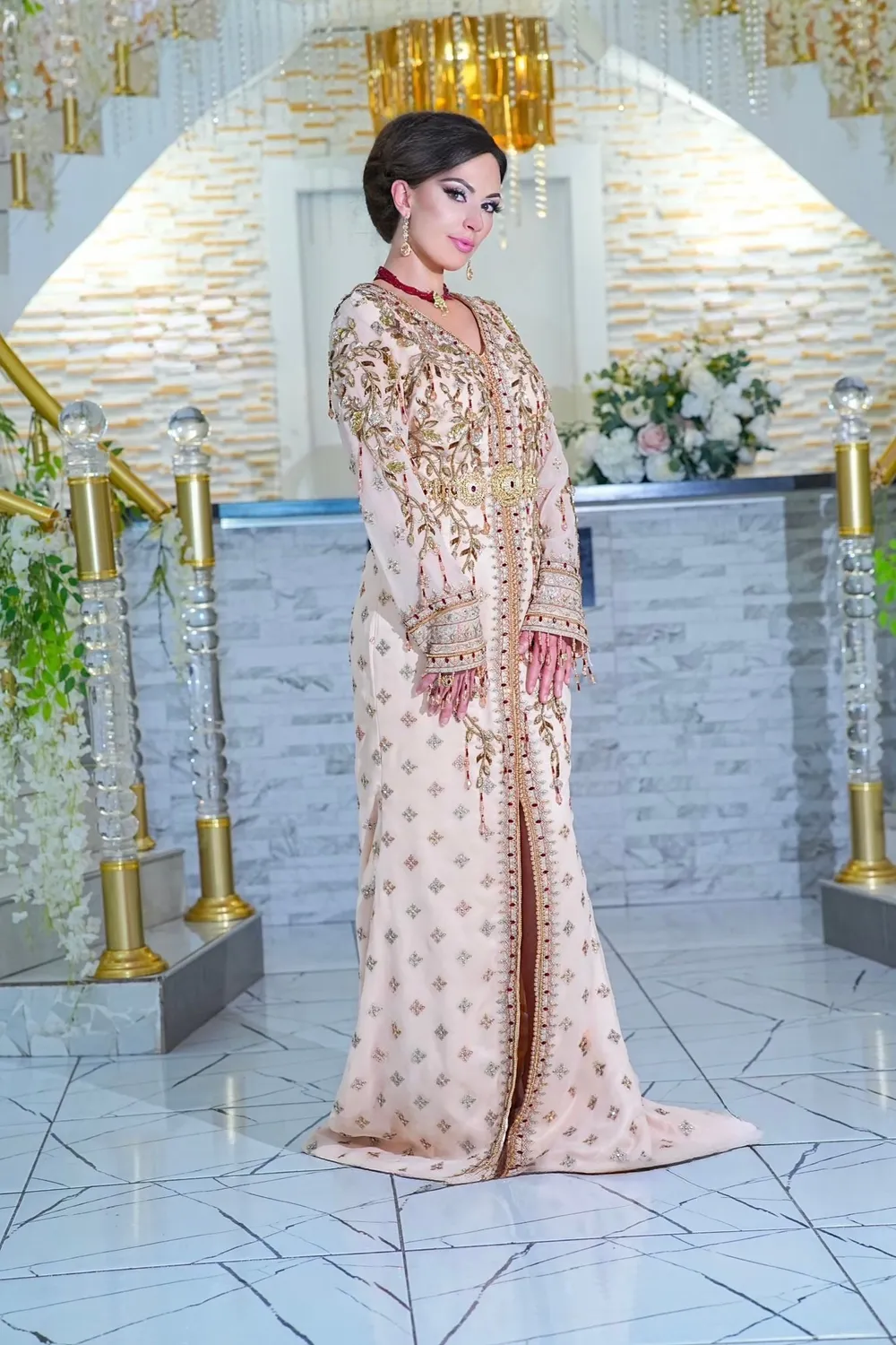 Célèbr'Orient Sima caftan sirène nude rosé brodé