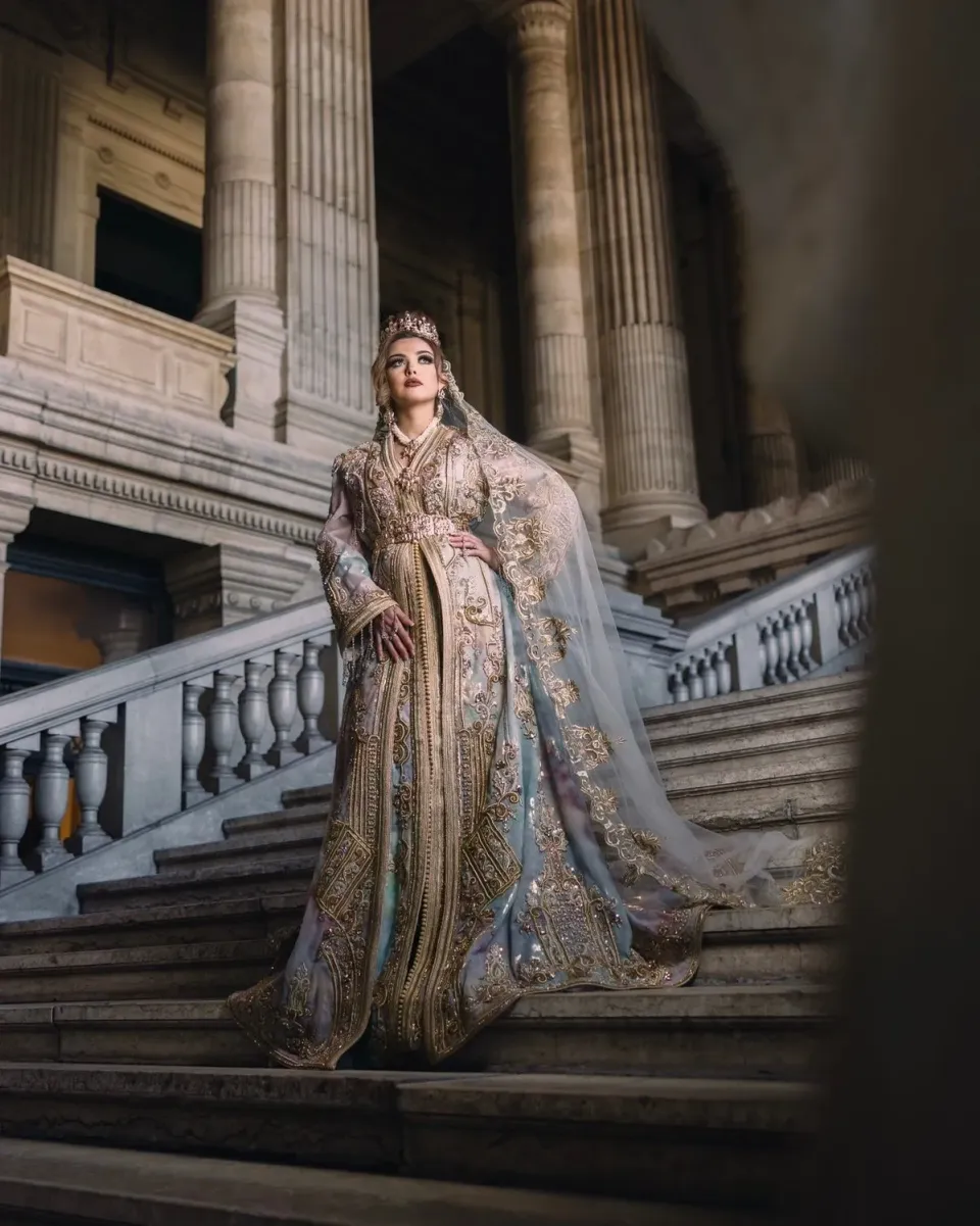 Célèbr'Orient Soumaya takchita pastel dorée
