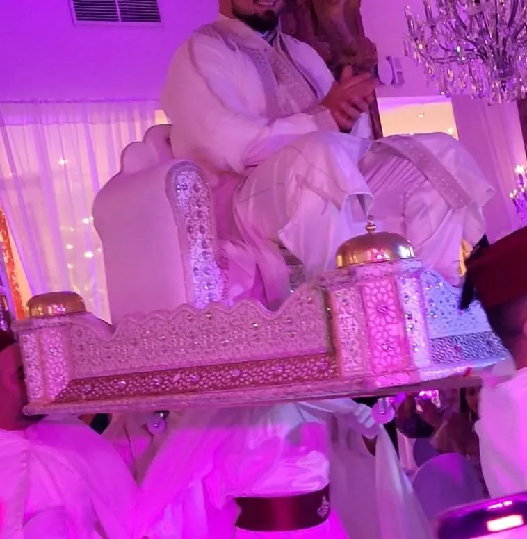 Célèbr'Orient Amaria et Mida palanquin de mariage en bois
