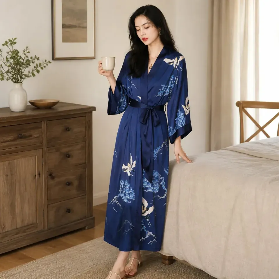 Esprit du Japon kimono de nuit femme grues bleu nuit satiné
