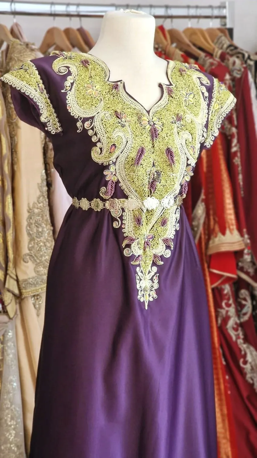 Célèbr'Orient Fergani Basma robe velours brodé