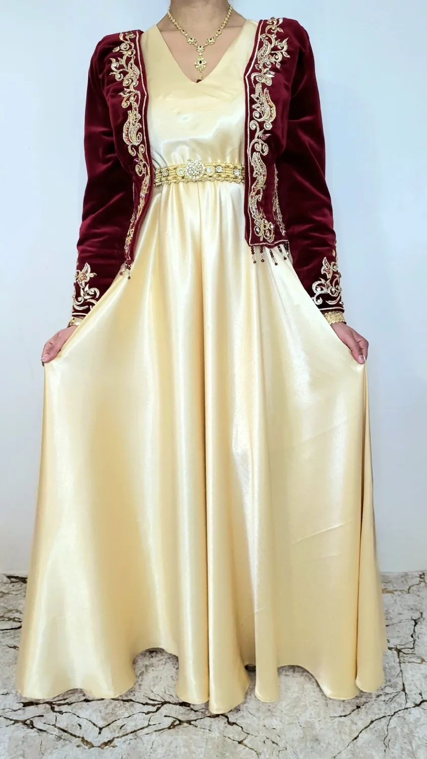 Célèbr'Orient Najma karakou moderne perlé
