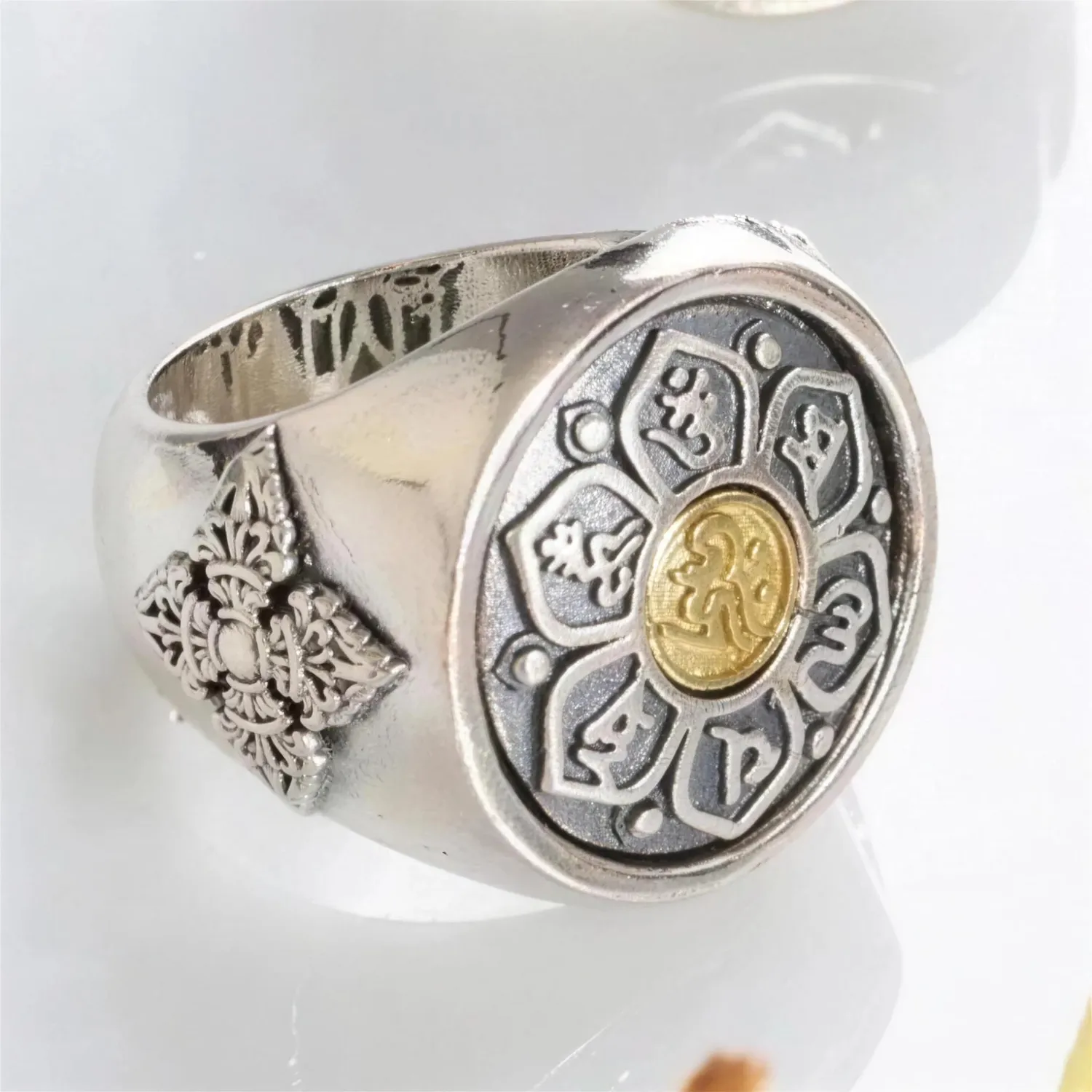 Esprit du Japon mandala bague homme médaillon gravé
