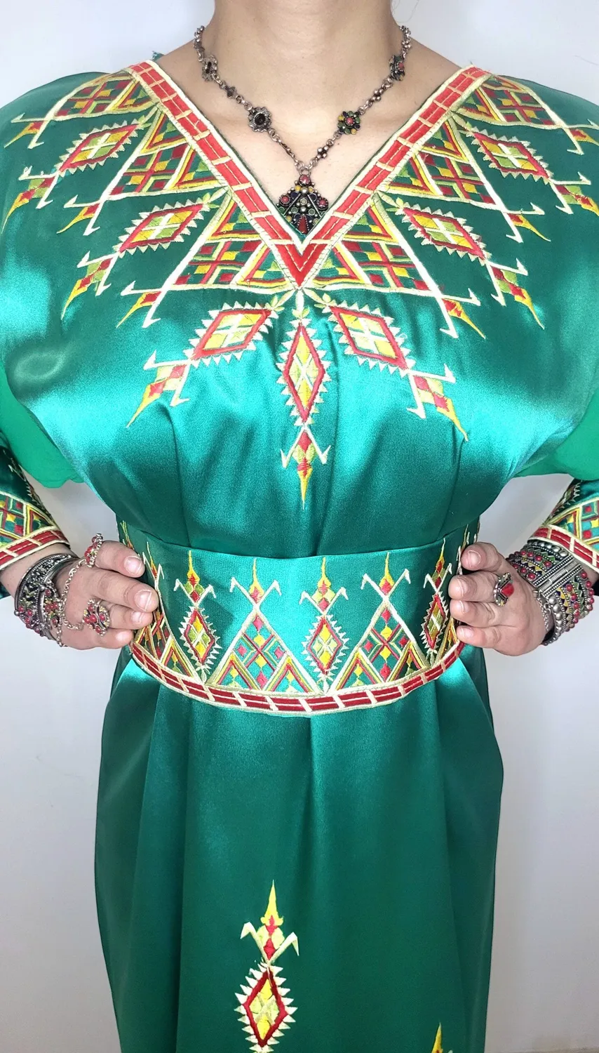 Célèbr'Orient Rosa robe kabyle satin brodé