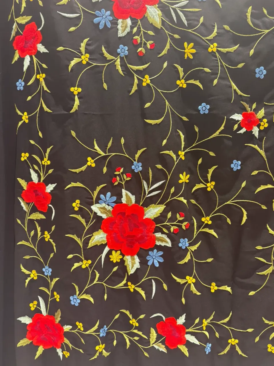 Viva La Feria châle flamenco noir brodé 145 cm