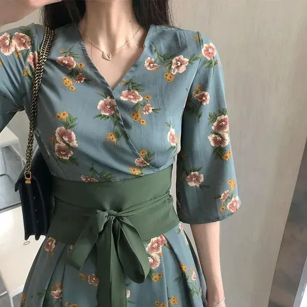 Esprit du Japon robe portefeuille fleurie manches kimono
