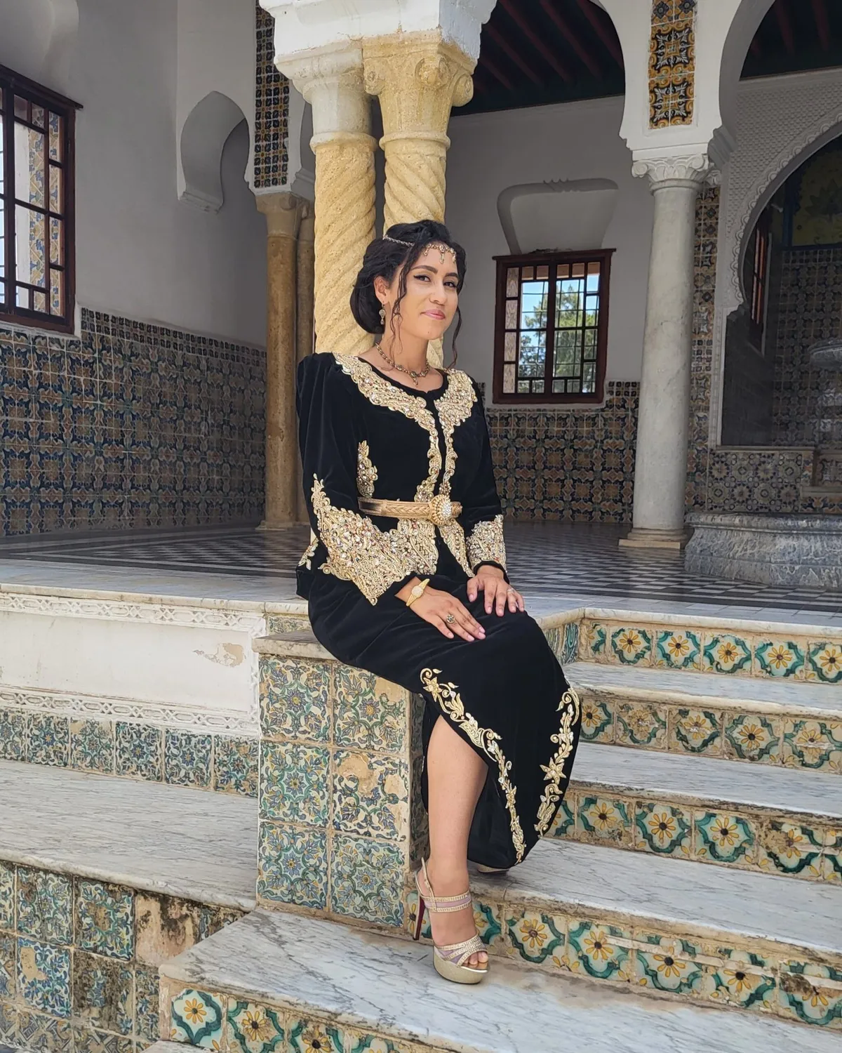 Célèbr'Orient Dalila karakou noir brodé fil d'or
