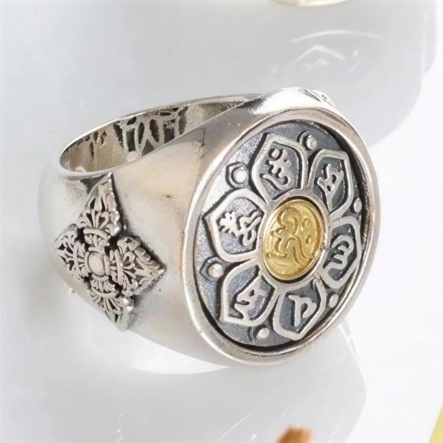 Esprit du Japon mandala bague homme médaillon gravé