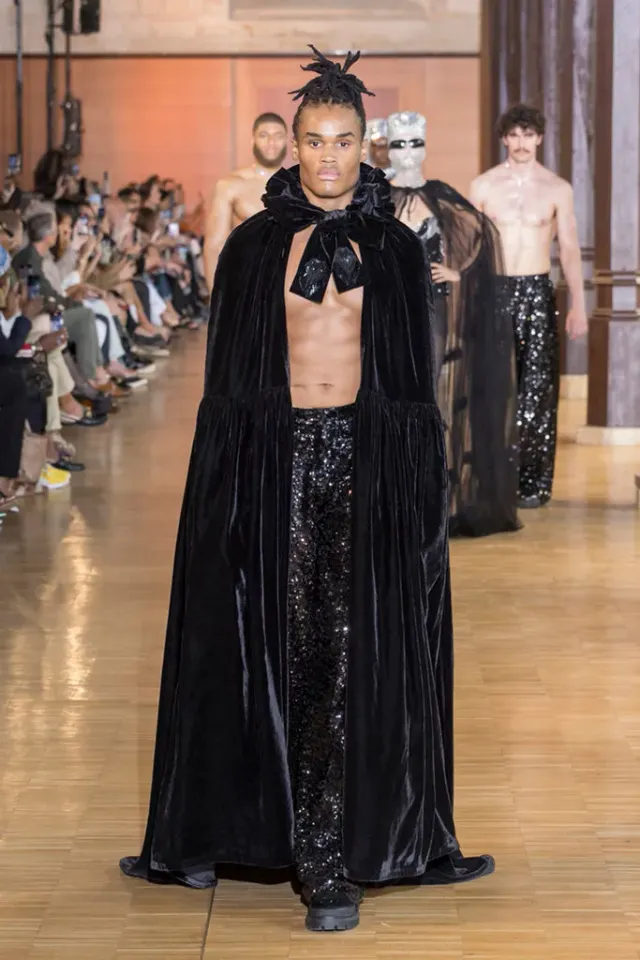 Rahul Mishra Superheroes cape à sequins et pantalon noir argent