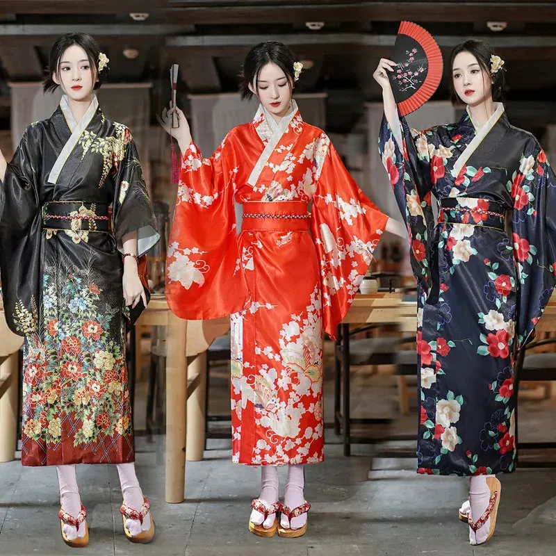 Esprit du Japon robe kimono satinée obi fleurs