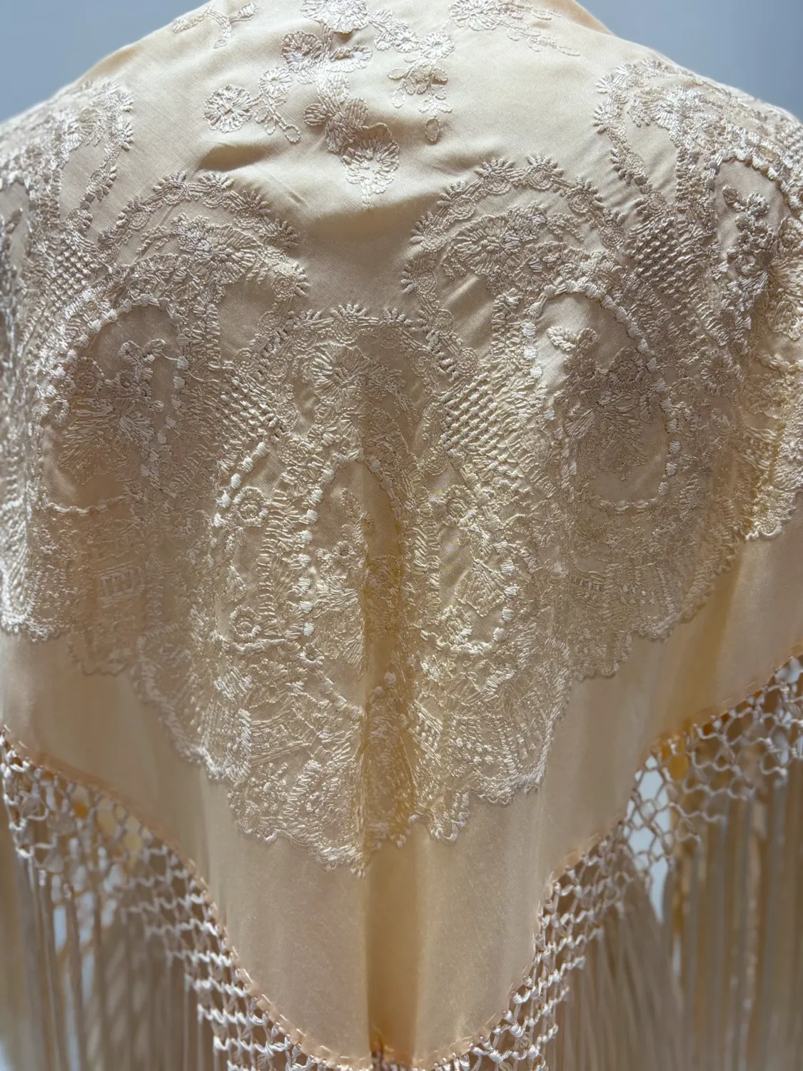 Viva La Feria mantoncillo flamenco beige brodé floral