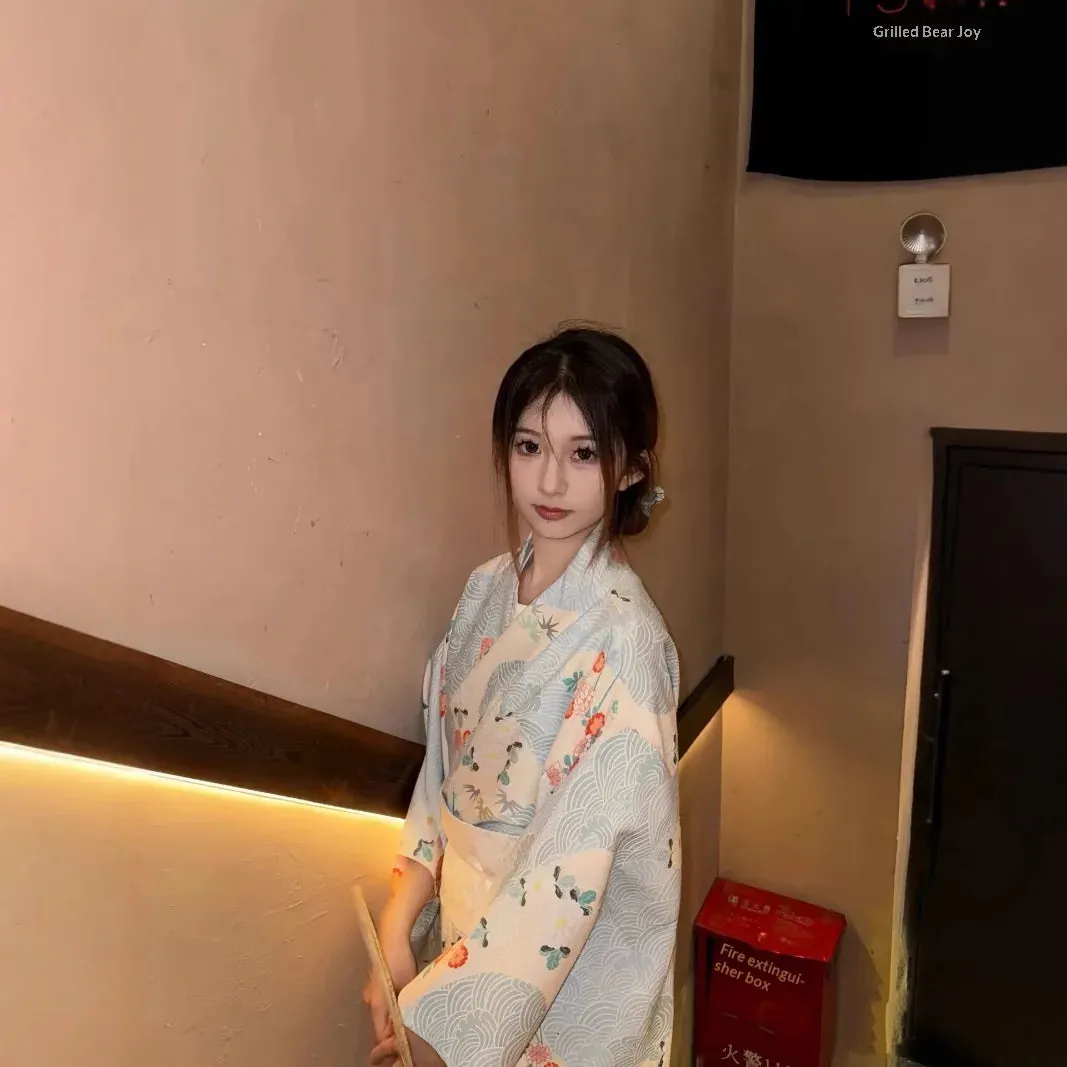 Esprit du Japon robe kimono motif floral vagues polyester