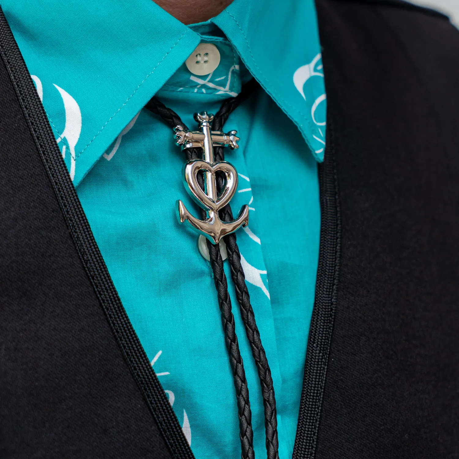 Mistral cordelière camarguaise croix argent bolo tie