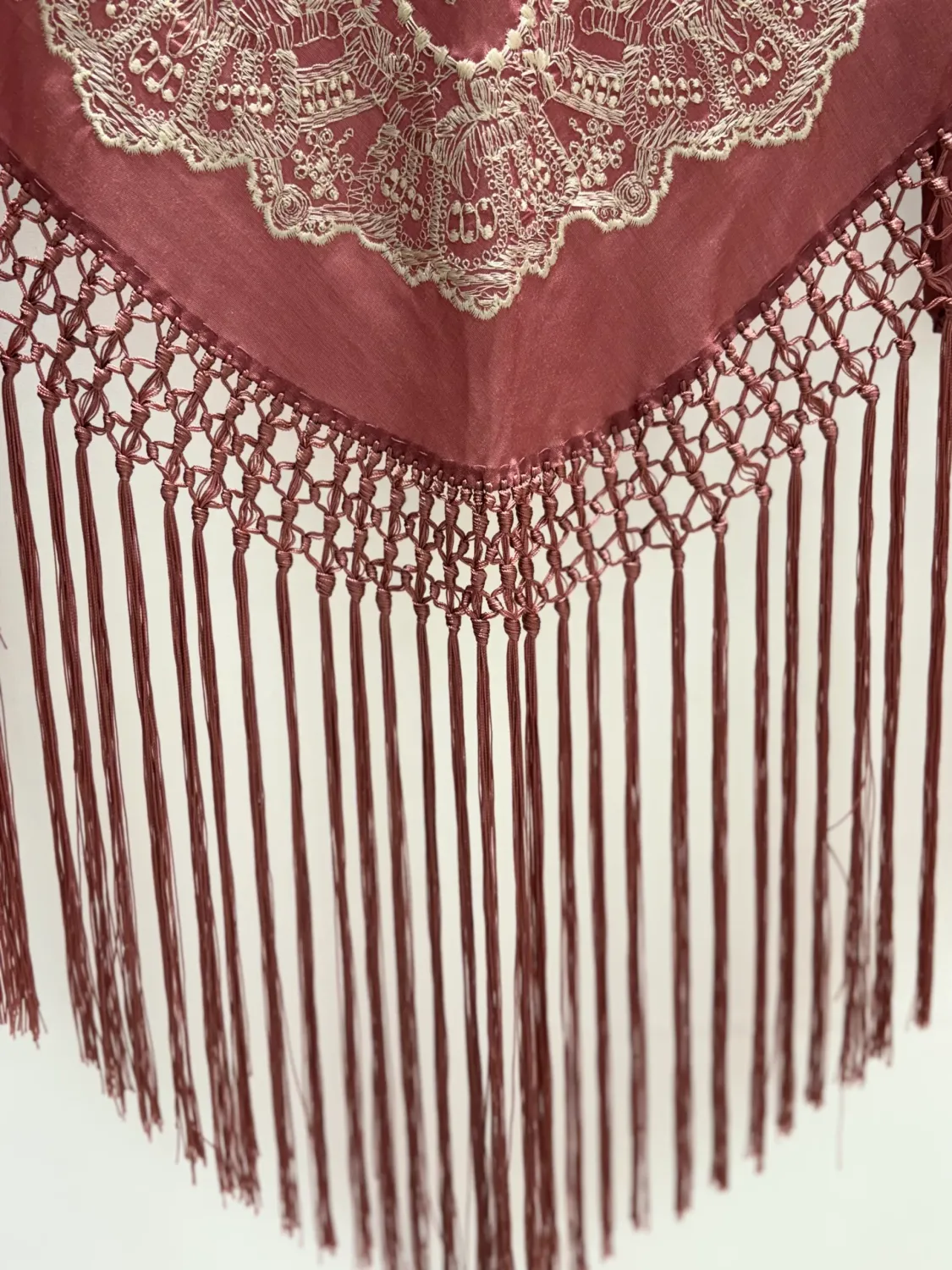 Viva La Feria Rocio mantoncillo satin maquillage