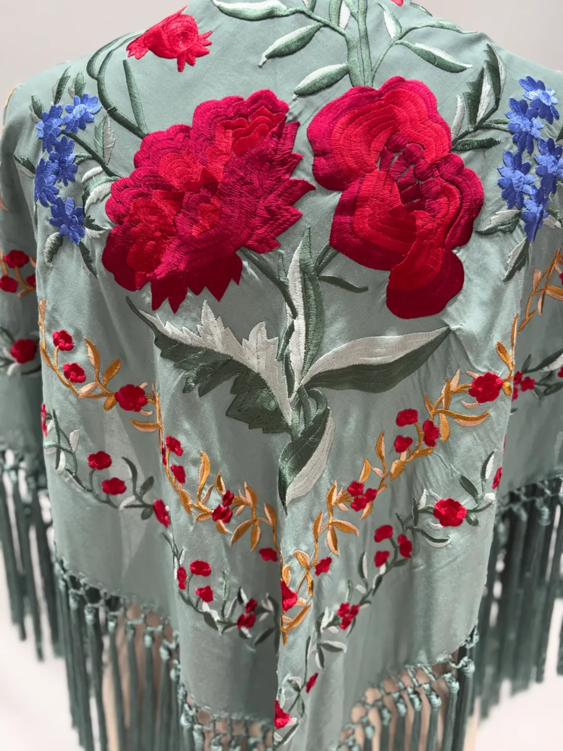Viva La Feria Victoria mantoncillo vert brodé floral
