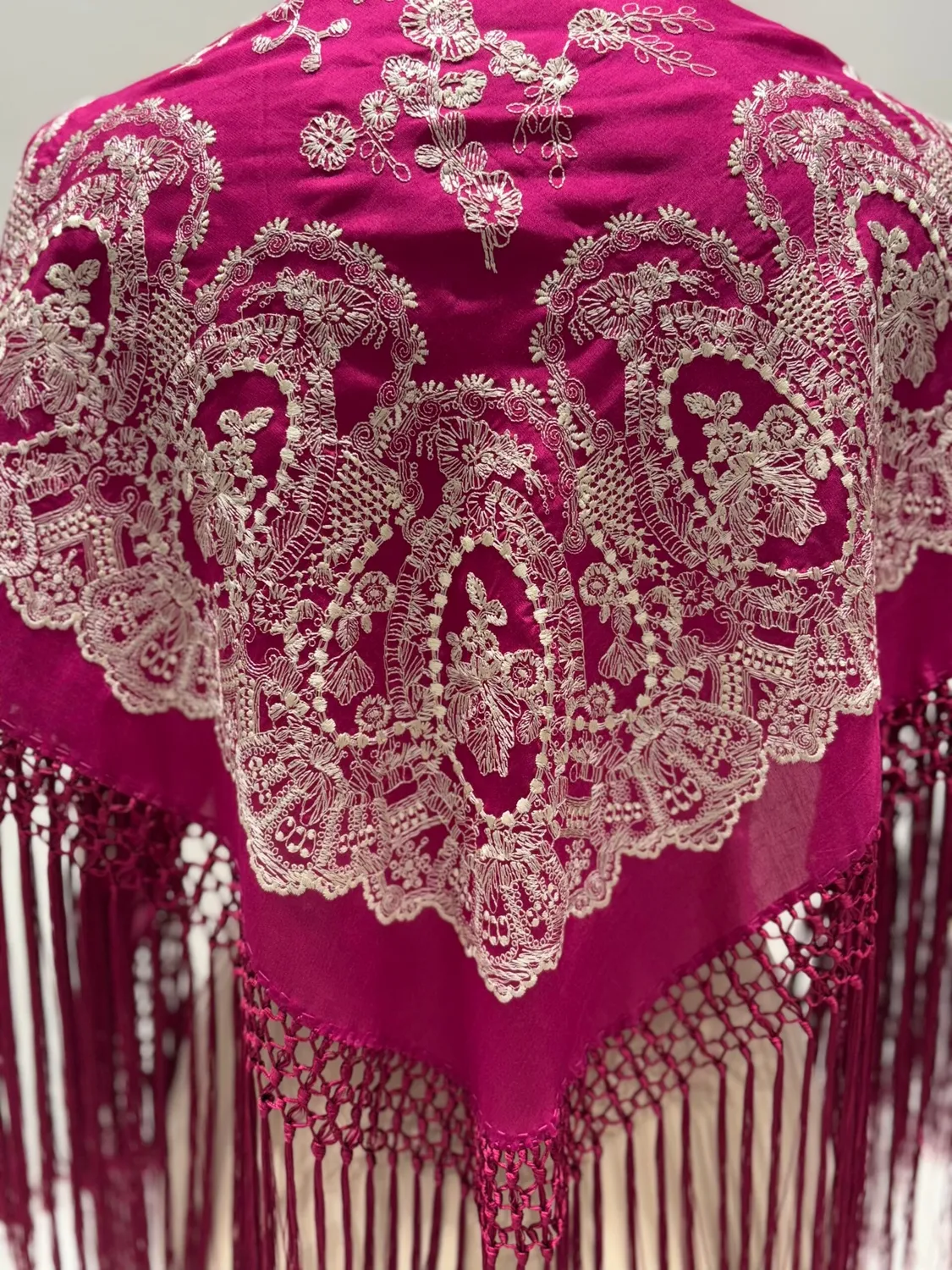 VIVA LA FERIA-MODA FLAMENCA Rocio châle satin buganvilla brodé