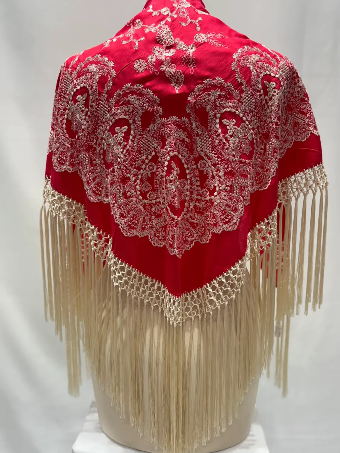 Viva La Feria mantoncillo flamenco rouge brodé floral