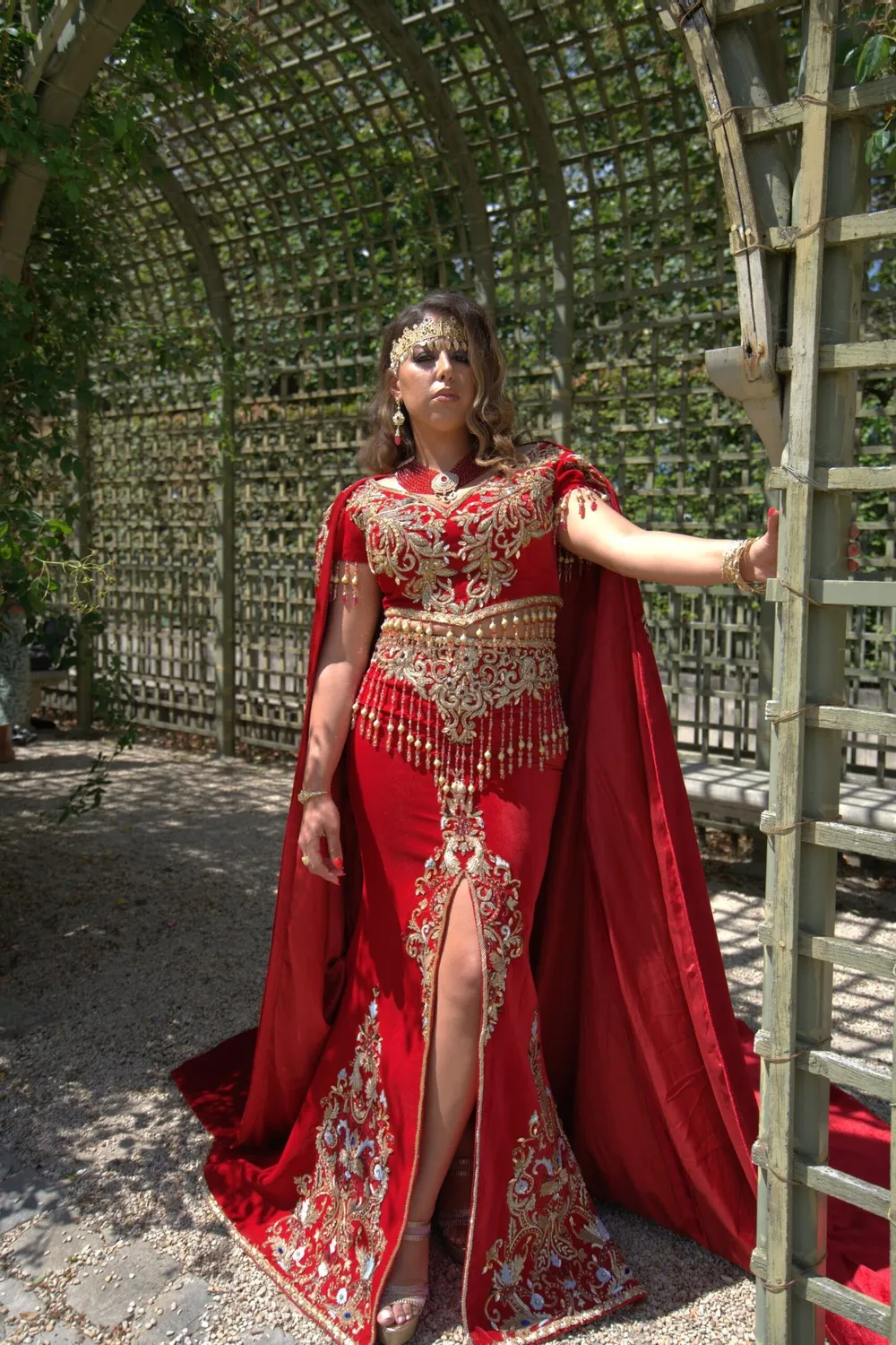 Célèbr'Orient Marwa keswa tunisienne rouge perlée