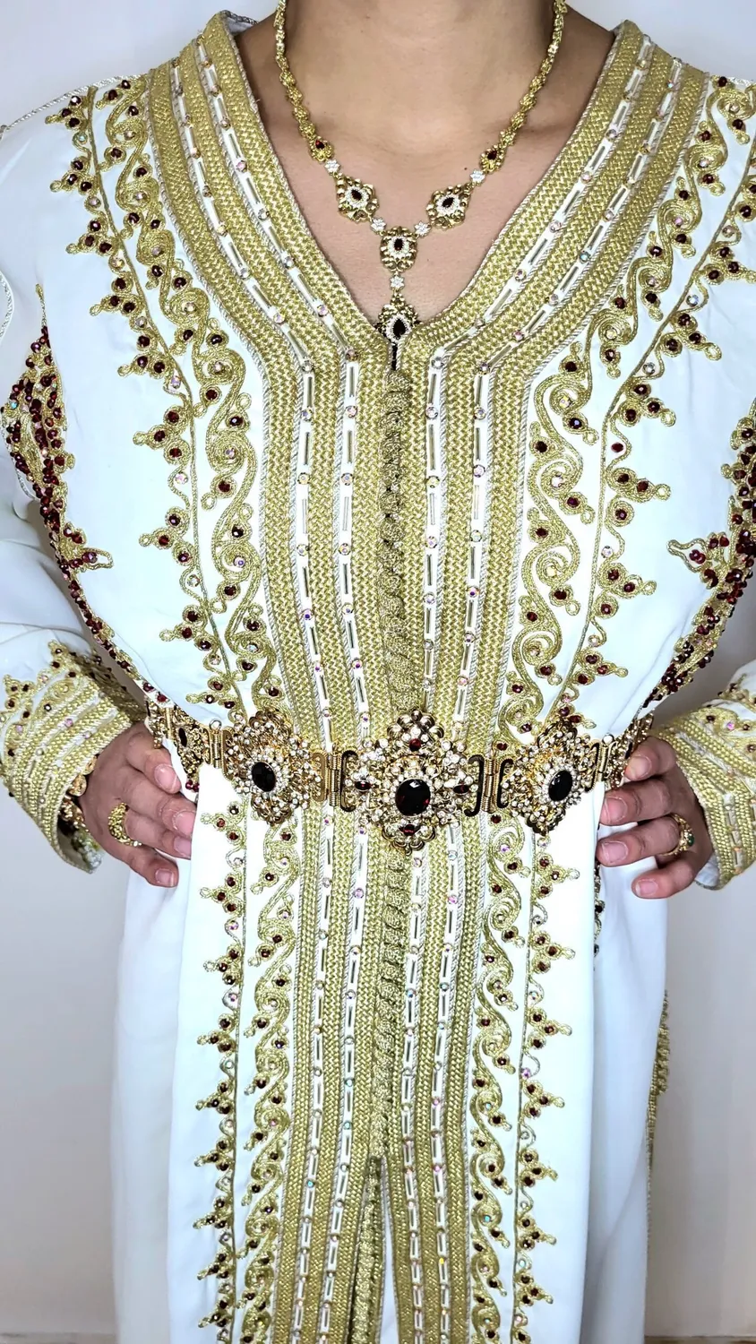 Célèbr'Orient Takchita Afsa perlée brodée satin