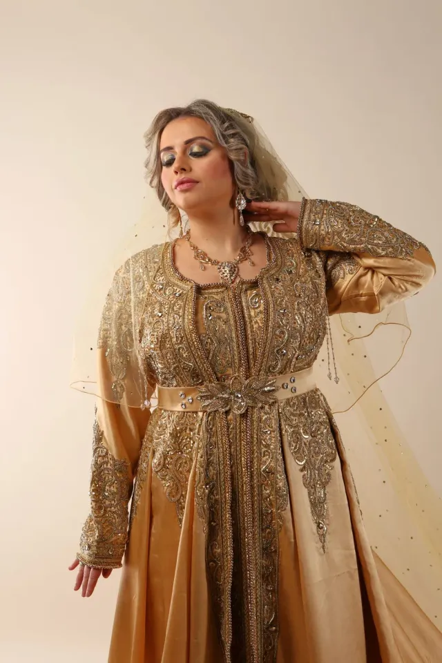 Célèbr'Orient Ahlam robe de soirée satinée en location