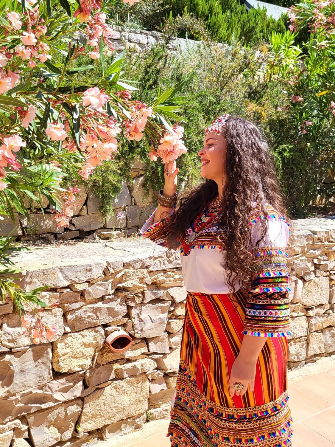 Célèbr'Orient Lydia robe kabyle burnous blanc