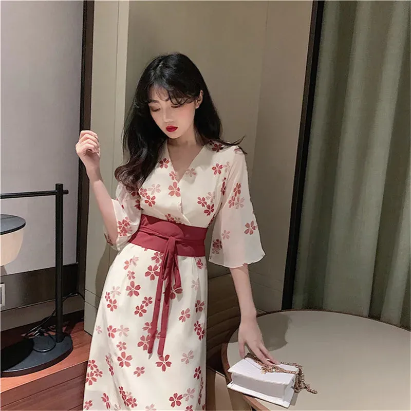 Esprit du Japon robe portefeuille fleurie manches kimono