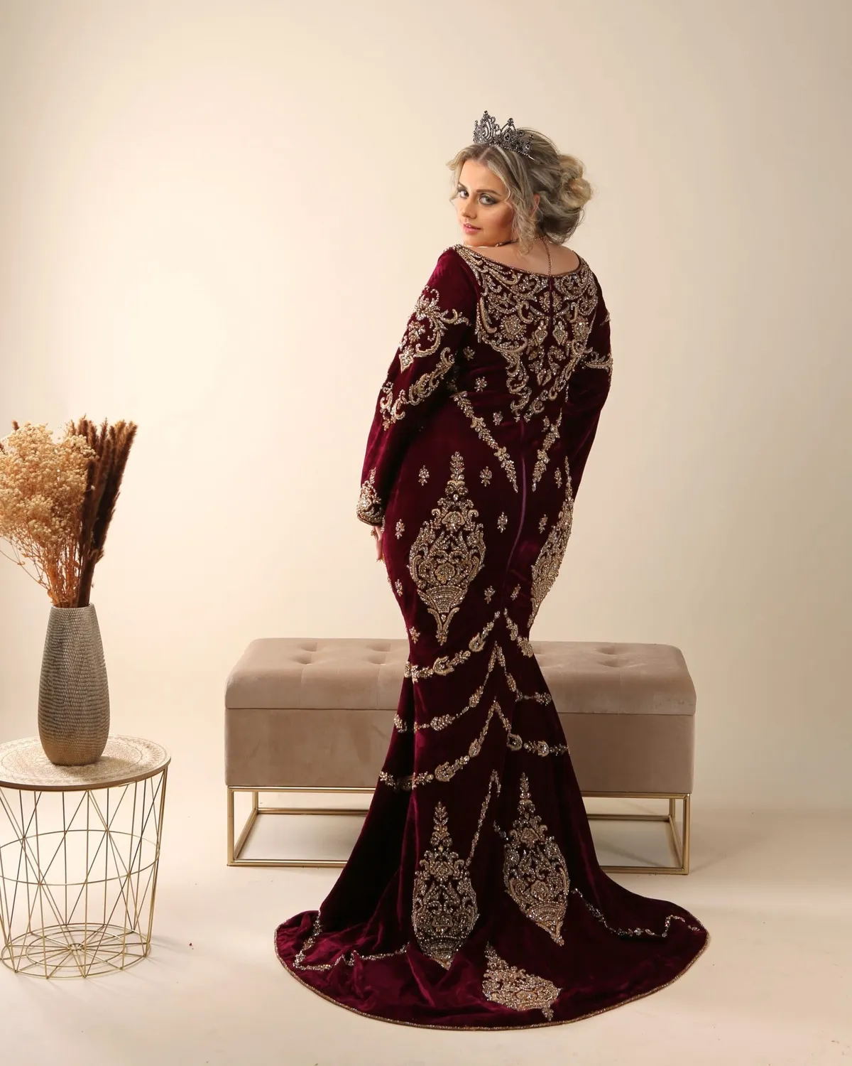 Célèbr'Orient Ouarda robe sirène velours perlé