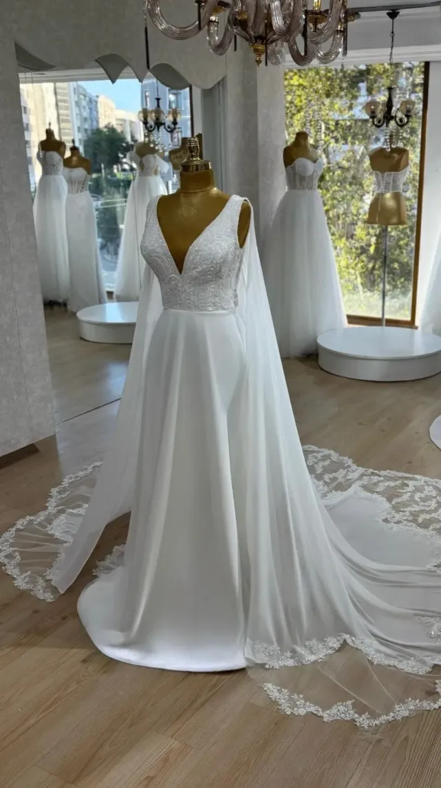 Célèbr'Orient Yara robe de mariée blanche cape dentelle