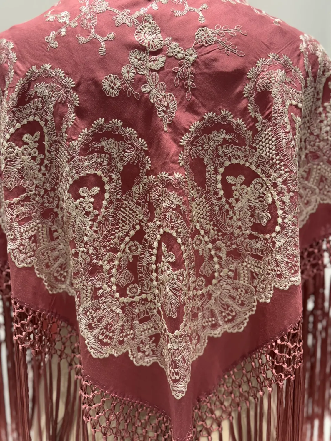 Viva La Feria Rocio mantoncillo satin maquillage