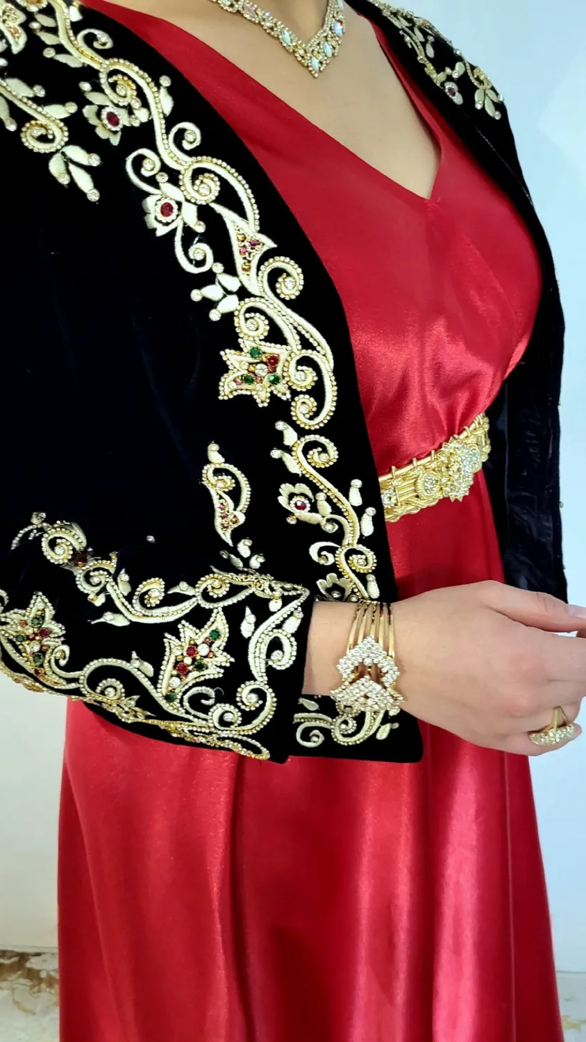 Célèbr'Orient Safia karakou moderne perlé brodé