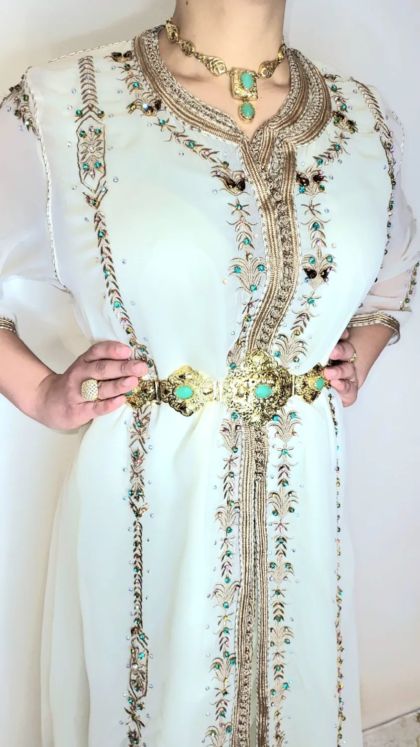 Célèbr'Orient Takchita Naëlle takchita traditionnelle perlée