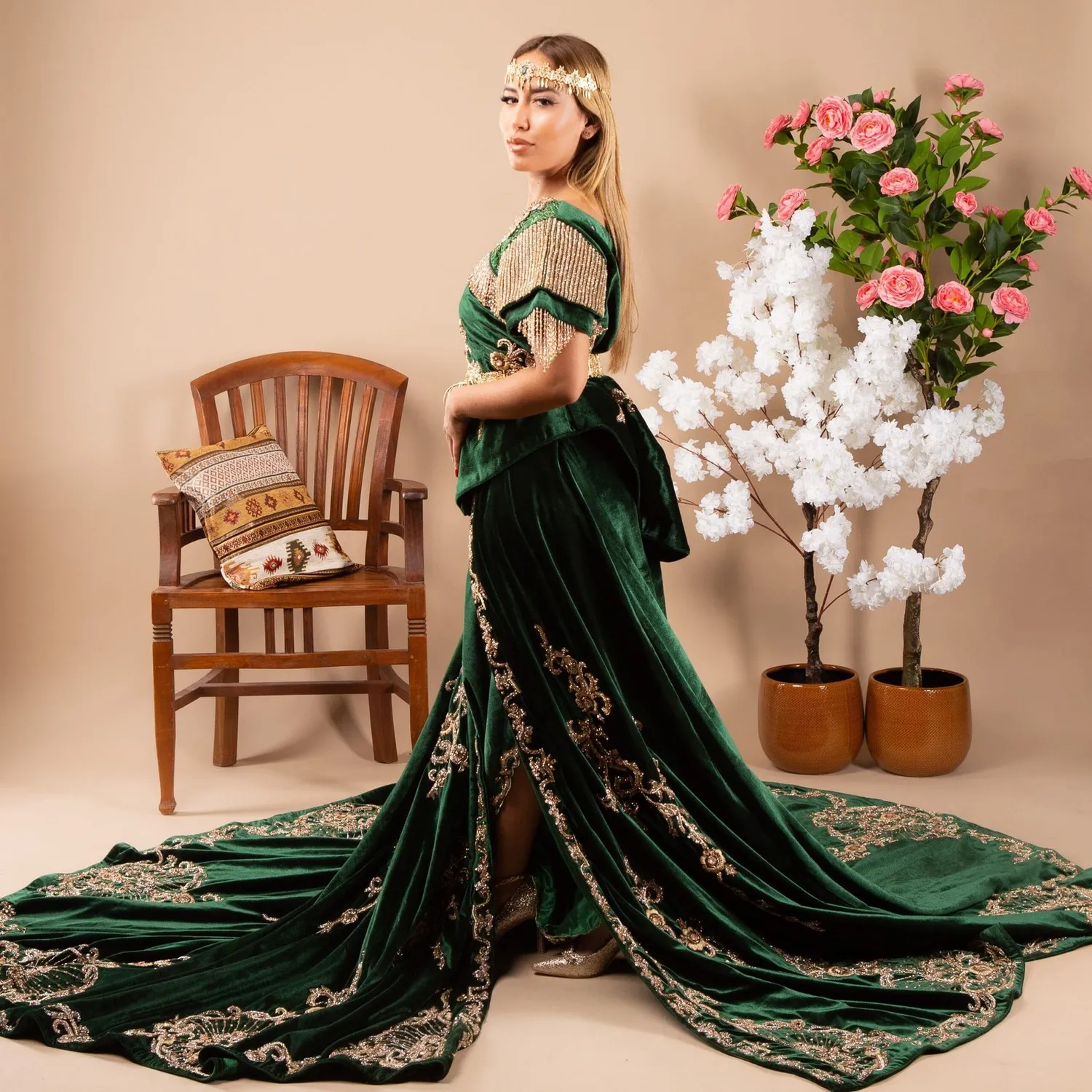 Célèbr'Orient Zwina karakou velours vert brodé