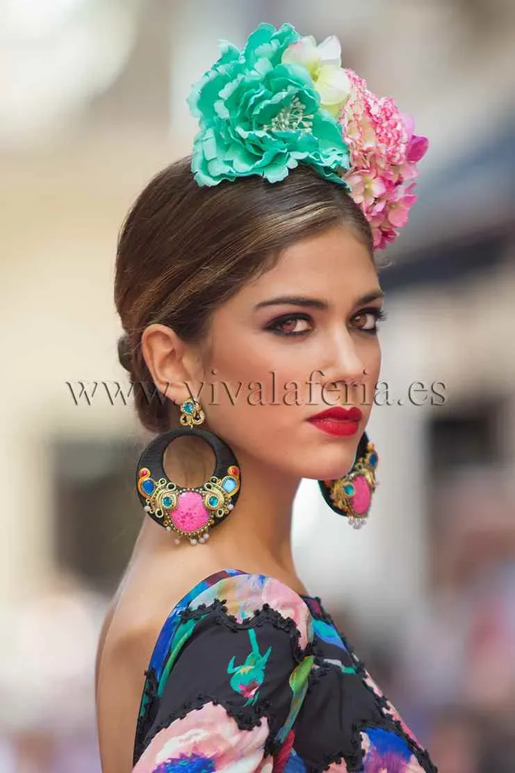 Viva La Feria Candela de Reina Maestranza boucles pierre rose