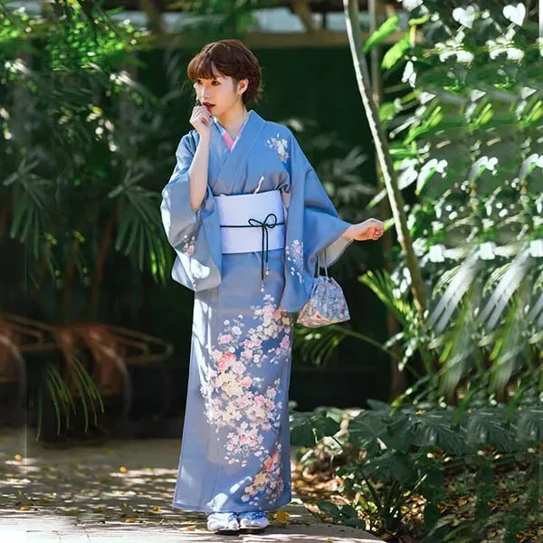 Esprit du Japon Sakura kimono japonais bleu satiné floral