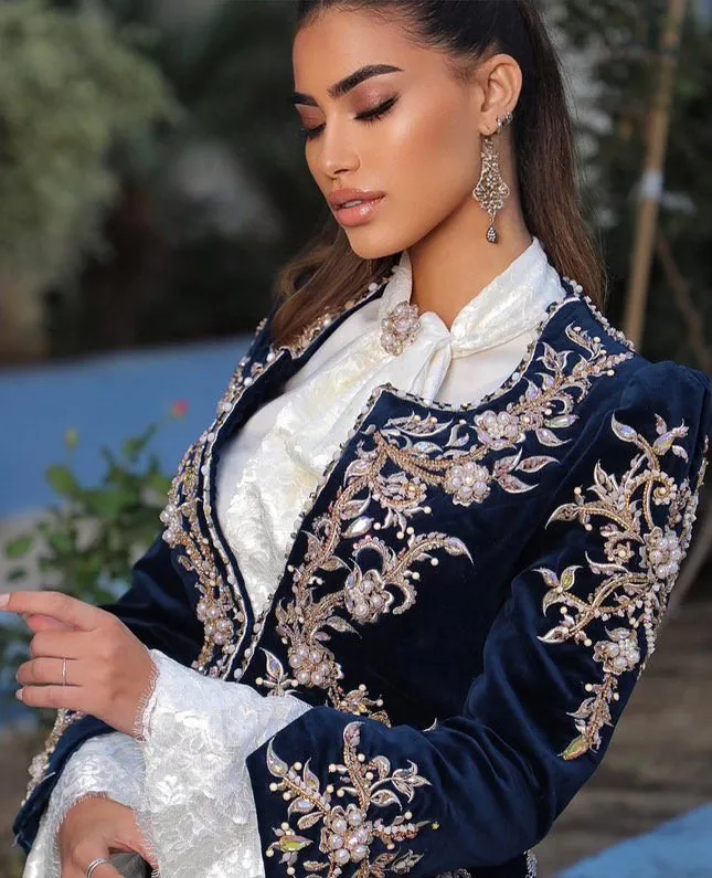 Célèbr'Orient Hanae karakou velours bleu nuit brodé doré