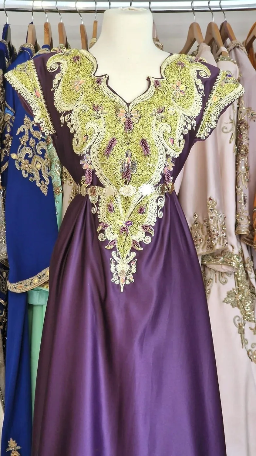Célèbr'Orient Fergani Basma robe velours brodé