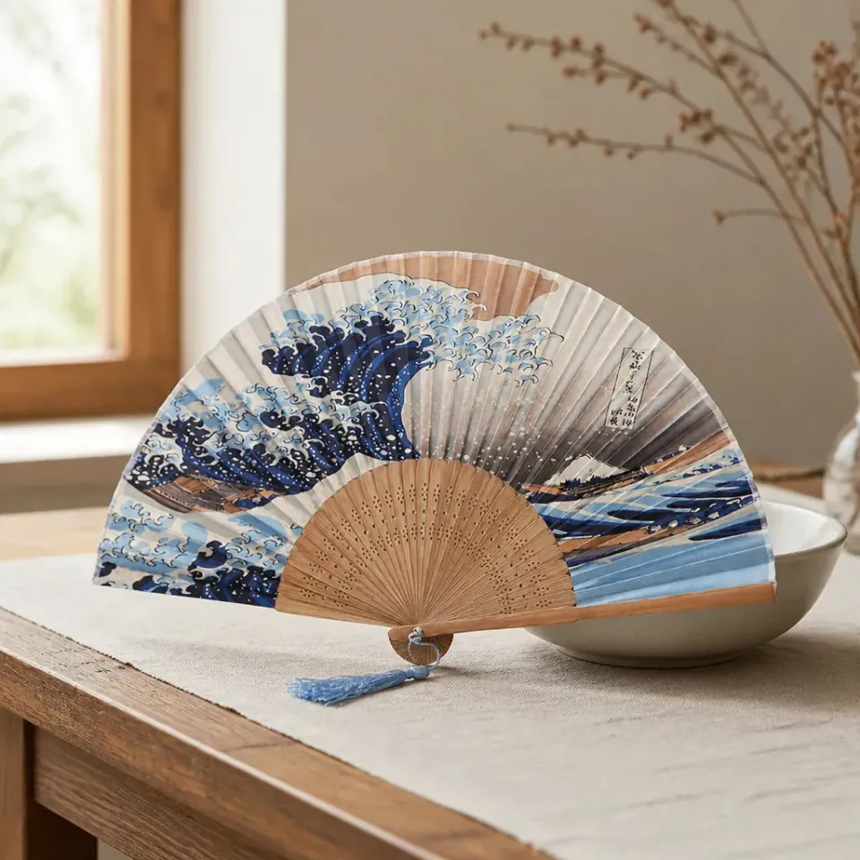 Esprit du Japon éventail pliant vague bleue satin