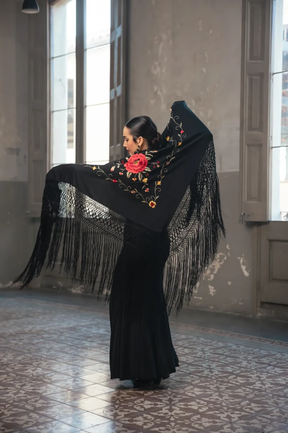Viva La Feria Alma châle soie brodé fleurs 190 cm