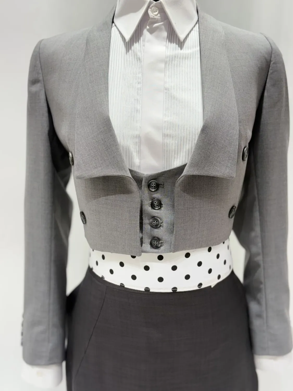 Viva la Feria Triana Dubai tailleur amazone gris