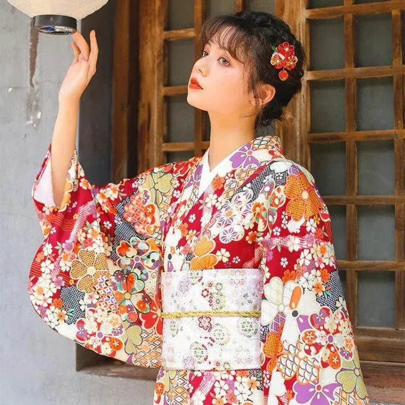 Japon style kimitsu kimono japonais femme motif floral