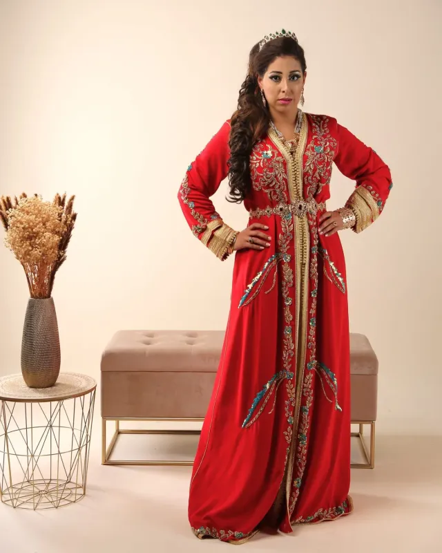Célèbr'Orient Saleha takchita rouge en location