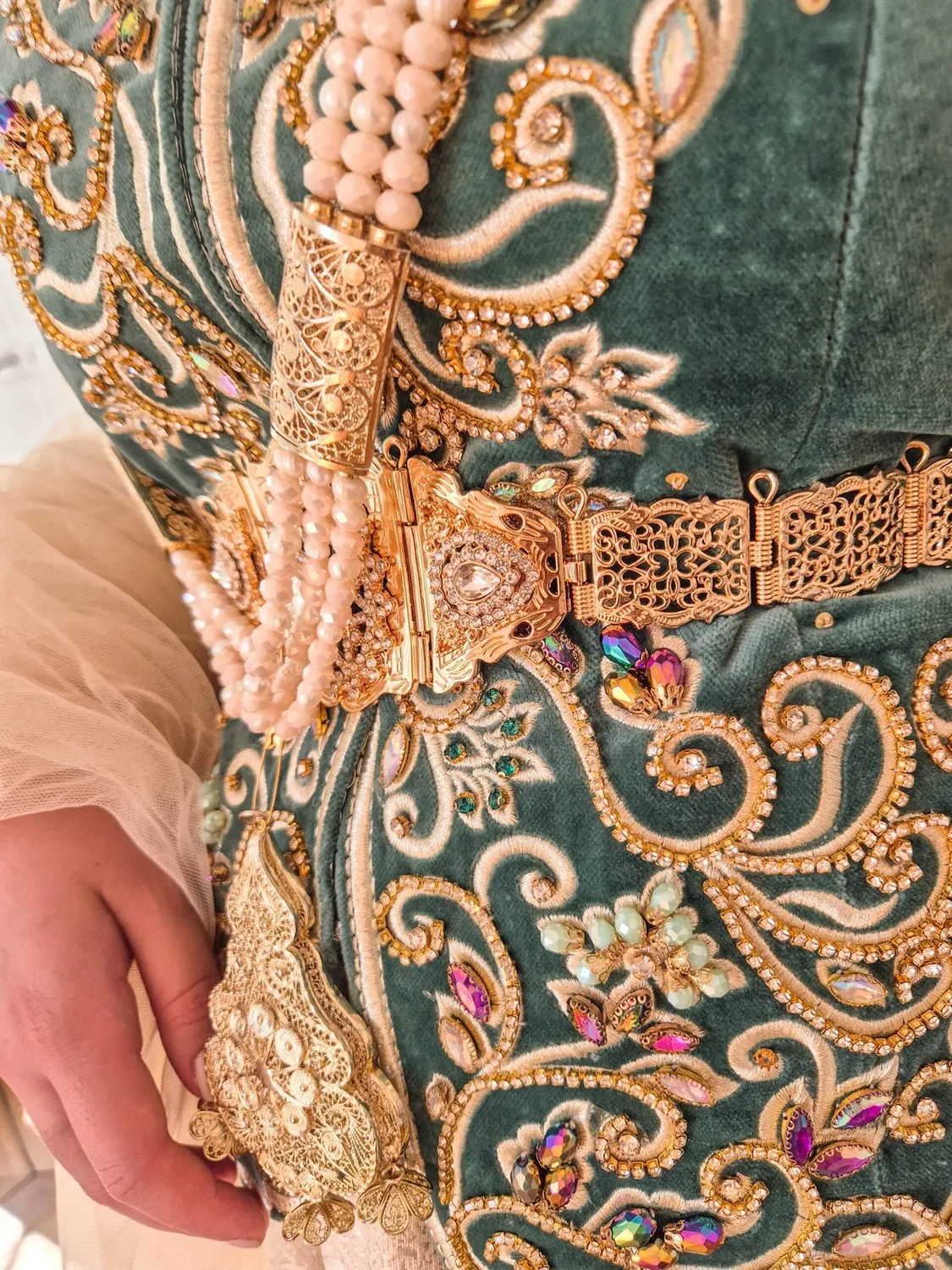 Célèbr'Orient Kamila karakou brodé perlé coloré