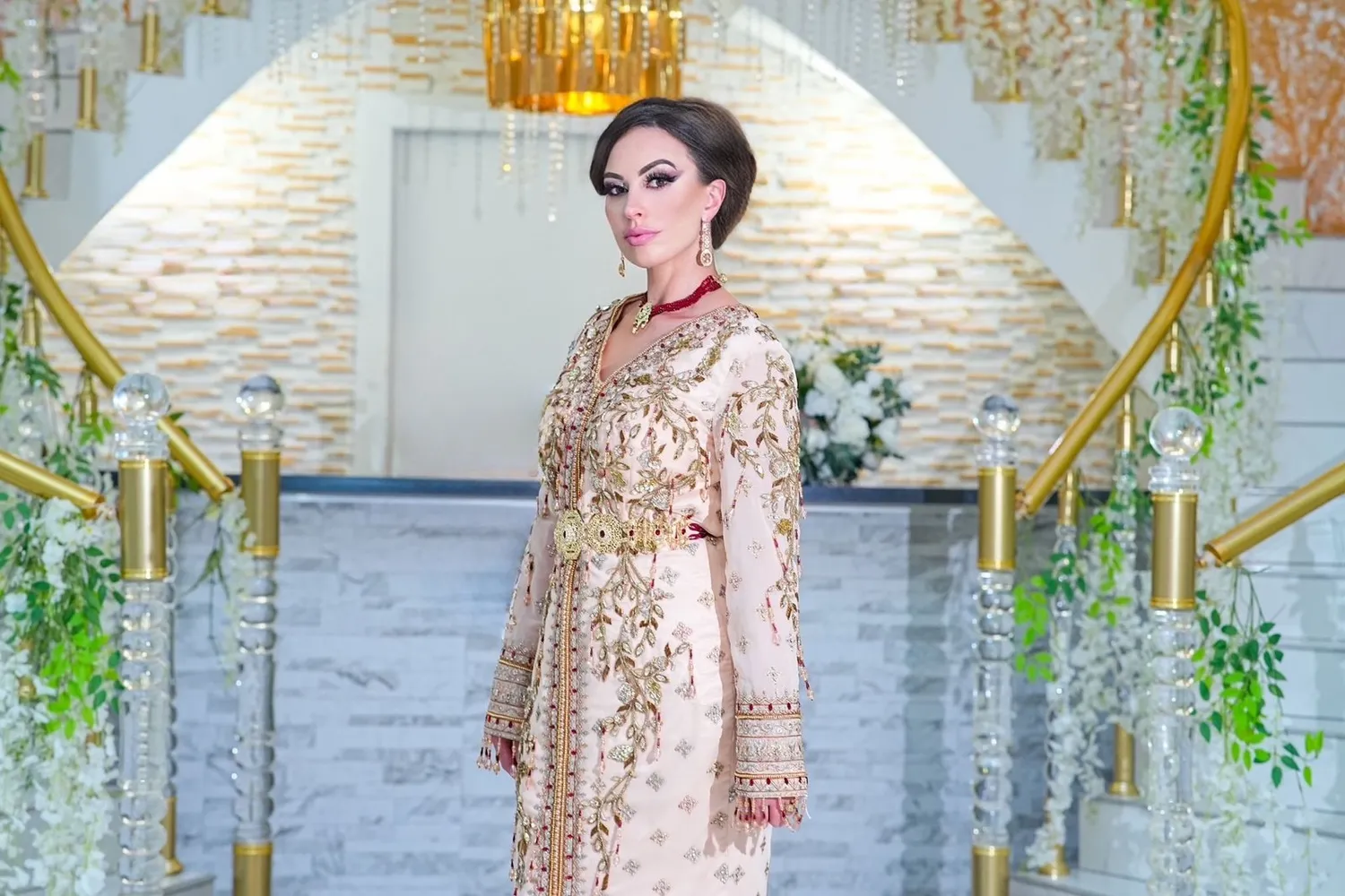 Célèbr'Orient Sima caftan sirène nude rosé brodé