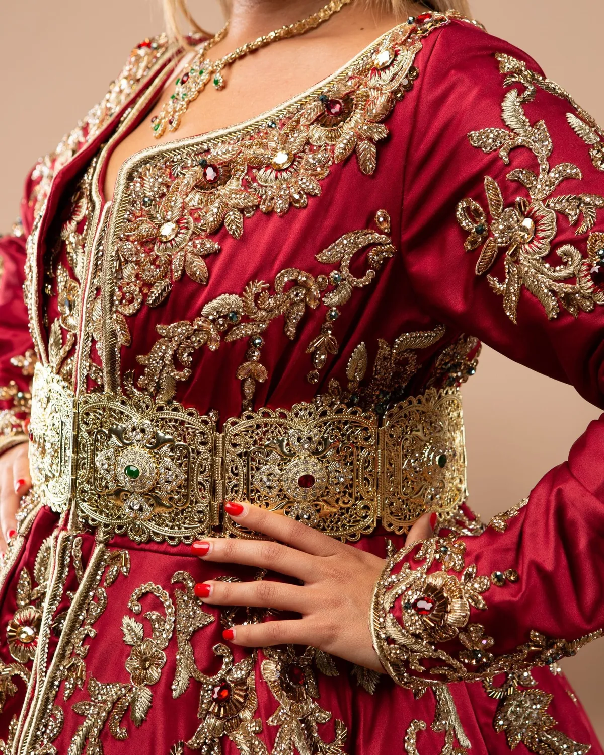 Célèbr'Orient Amira robe de mariée rouge satin perlée