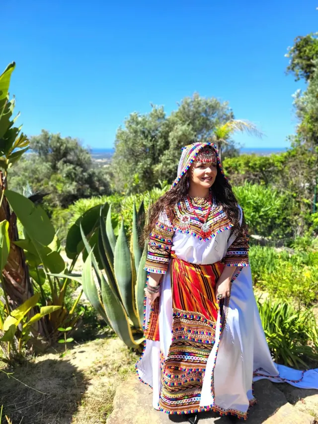 Célèbr'Orient Lydia robe kabyle burnous blanc