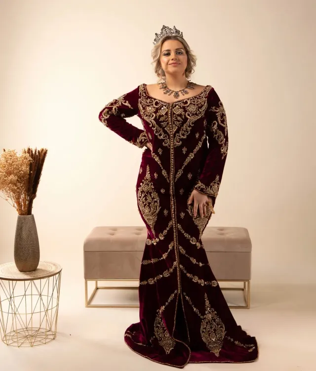 Célèbr'Orient Ouarda robe sirène velours perlé