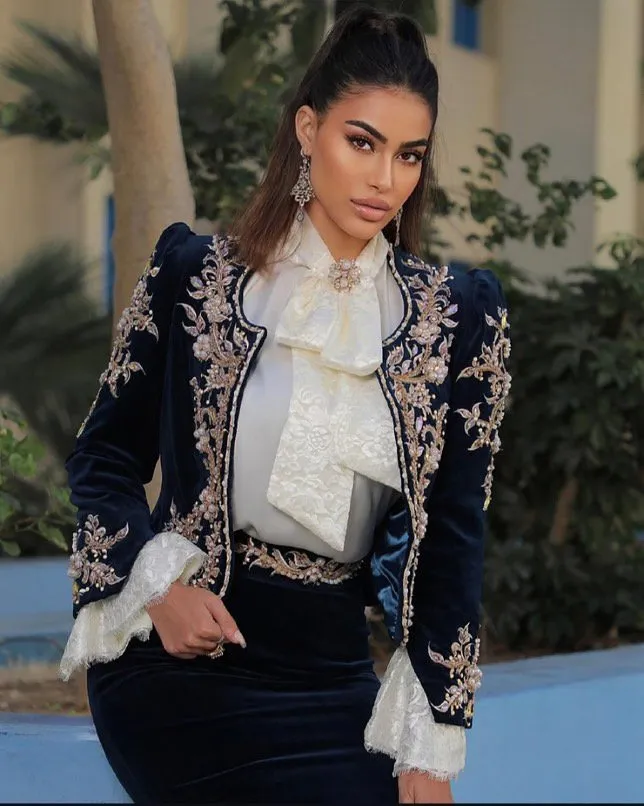 Célèbr'Orient Hanae karakou velours bleu nuit brodé doré